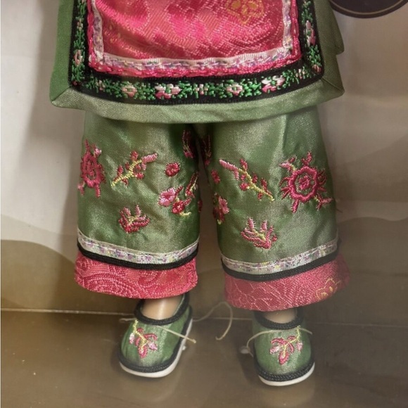 American Girl - Girls of Many Lands Spring Pearl - Picture 5 of 8